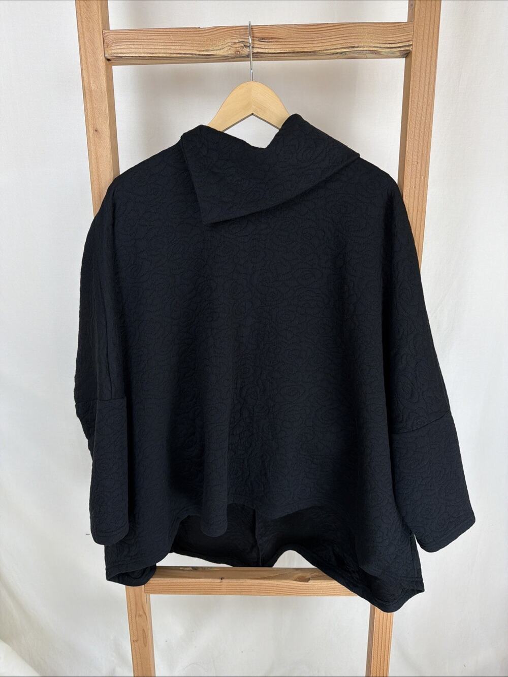 NWT Inoah Black Quilted Cowl Neck High Low Dropped Sleeve Top #0990 Size XL